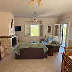 Kazarma Luxury House Tatil Evi Platrithias
