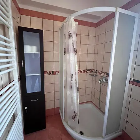 Сasa de vacaciones Kazarma Luxury House