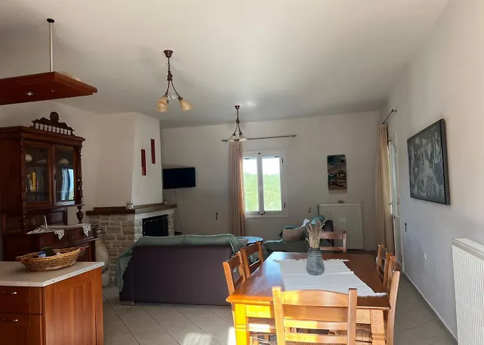 Kazarma Luxury House Platrithias